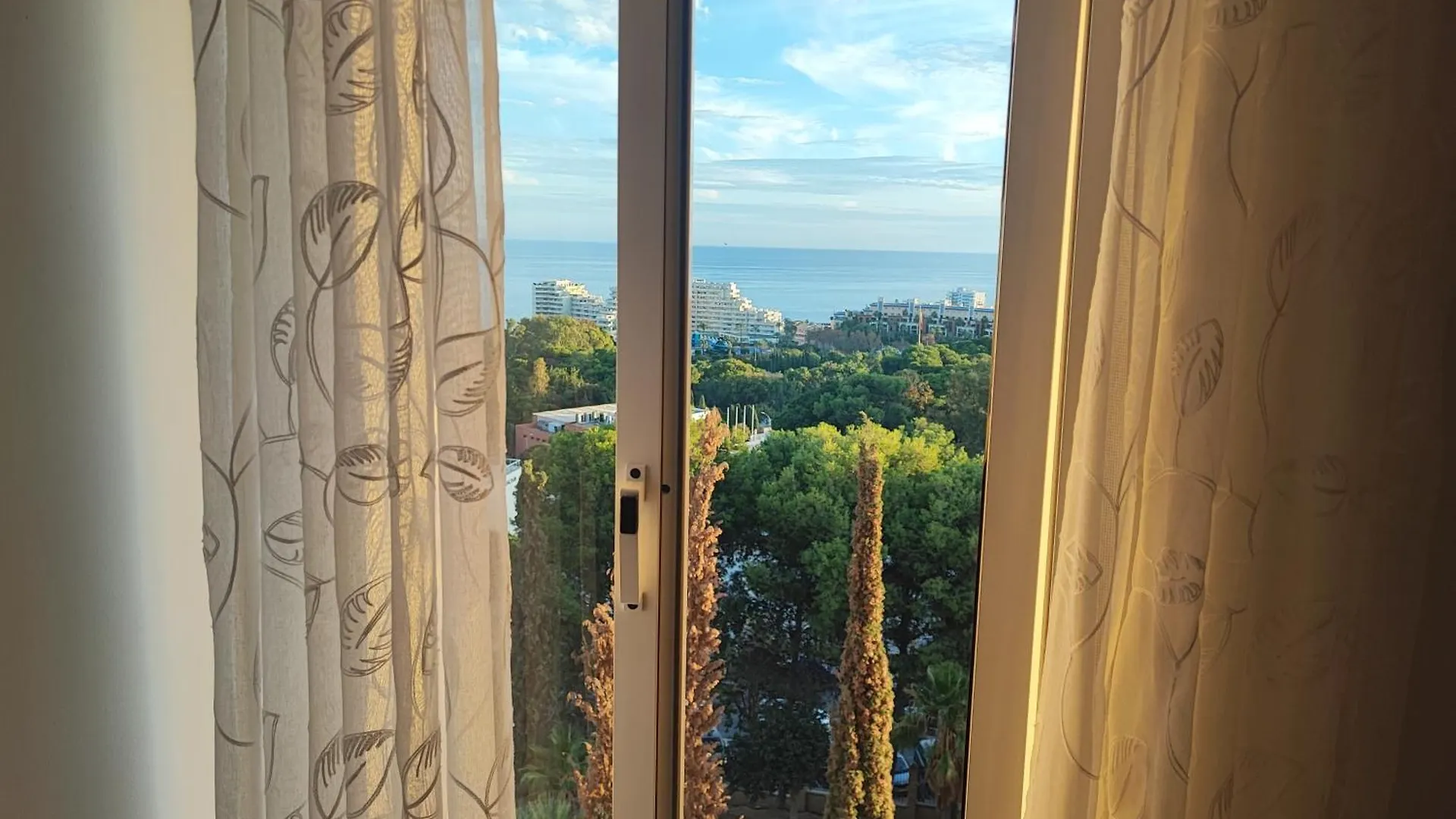 Hercules Paradise 531 Apartamento Con Vistas Al Mar Mediterraneo En Benalmadena A Pasos Del Centro Y Su Vibrante Zona Comercial Disfruta De Una Experiencia Unica En La Costa Del Sol Malaga Andalucia Well-Connected To The Airport 0*,  España